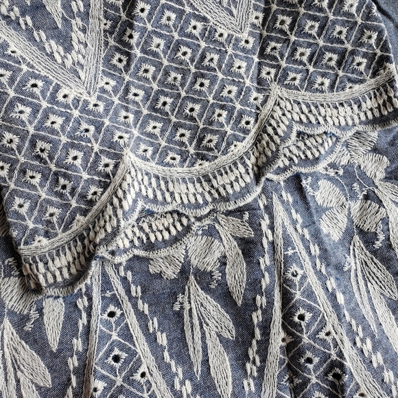 MUR MUR Oversized Chambray Embroidered Top - Picture 4 of 7